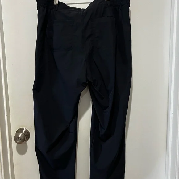 🛍️ Kirkland Signature Women's Dark navy blueTravel Pants - Picture 2 of 3